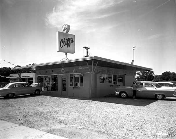 Cliffs Restaurant, Minnetonka Blvd. just west of Highway 100 with Jerrys Shell in the background (owned by Robbie Johnsons father?)